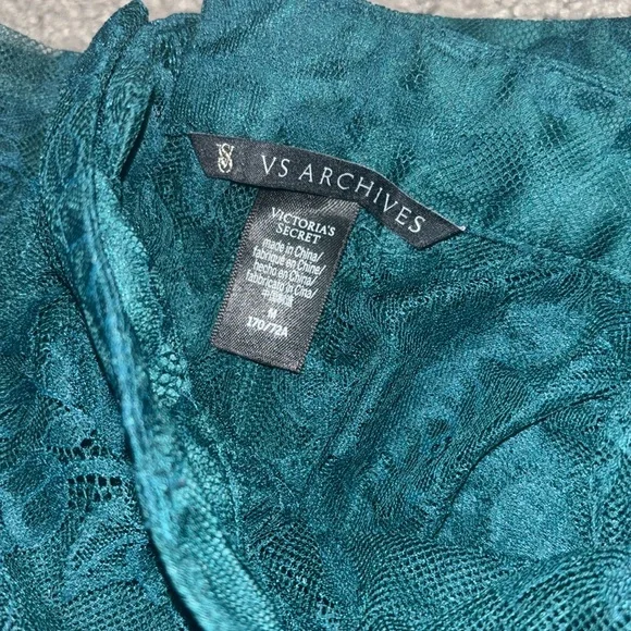 Victoria’s Secret Deepest Green VS Archives Pants size medium - Picture 2 of 3